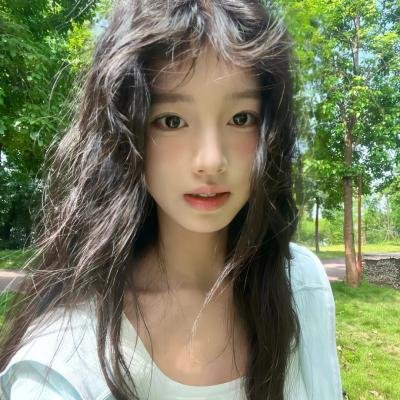 娇憨女郎海报